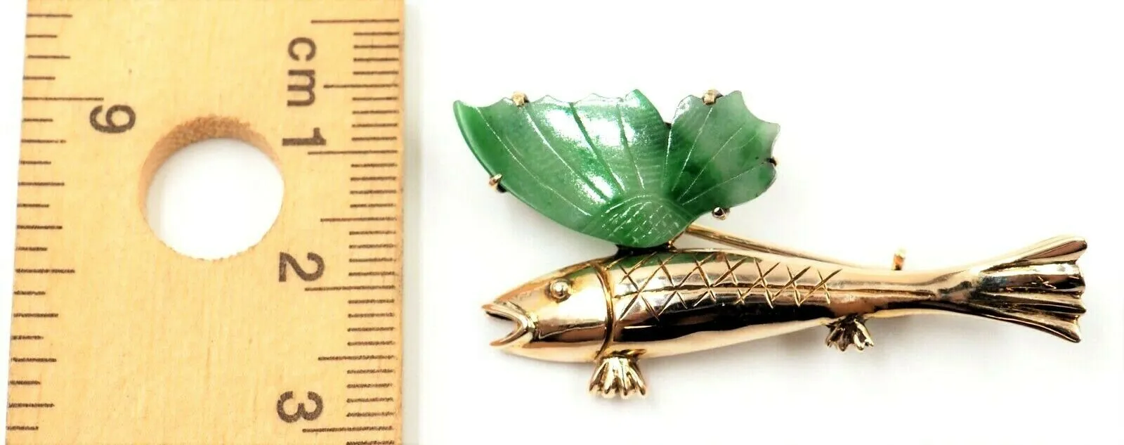 14ct Yellow Gold Fish Shaped Jadeite Brooch