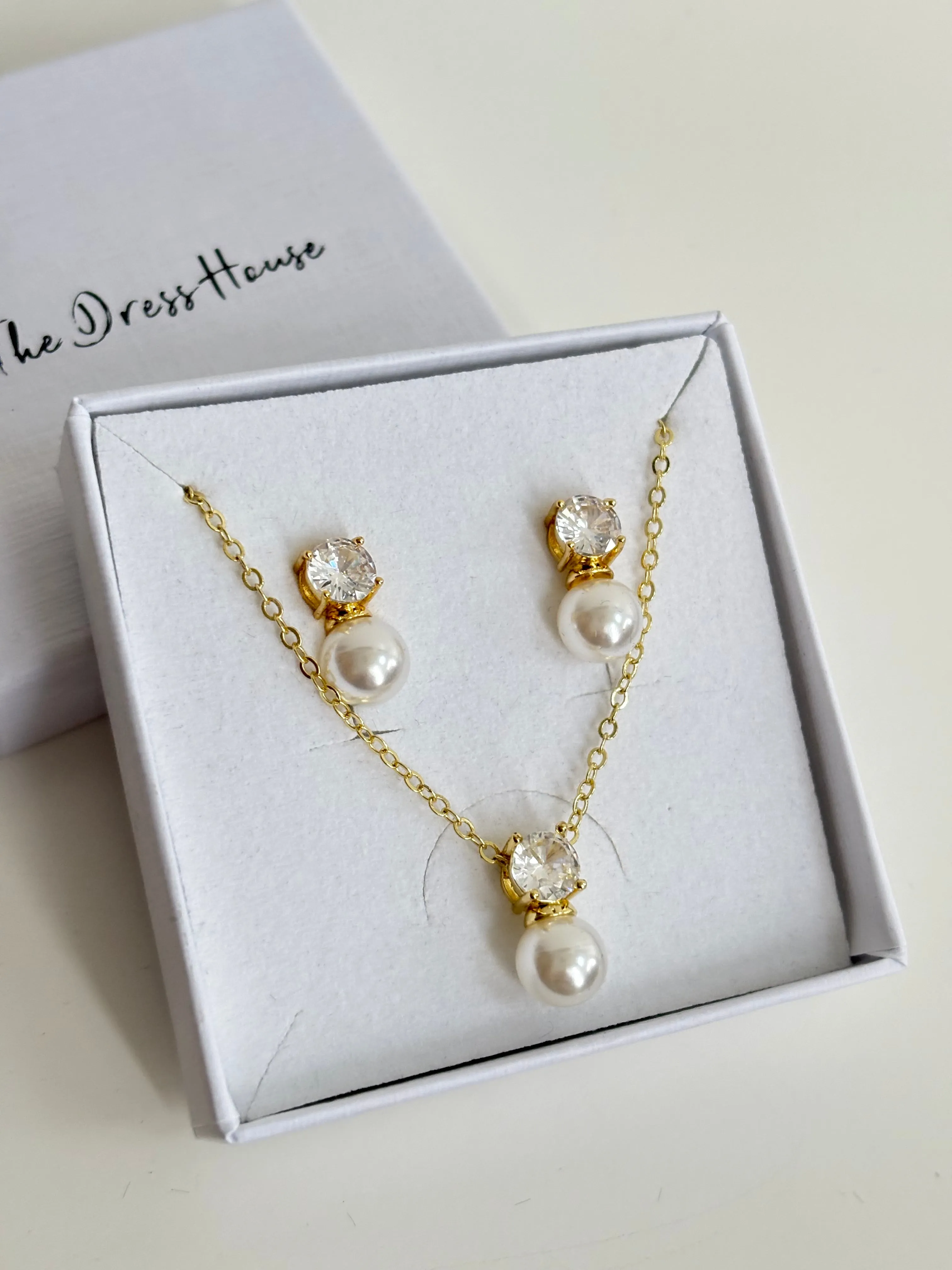 Alice  - Gold Pearl Necklace Earring Set