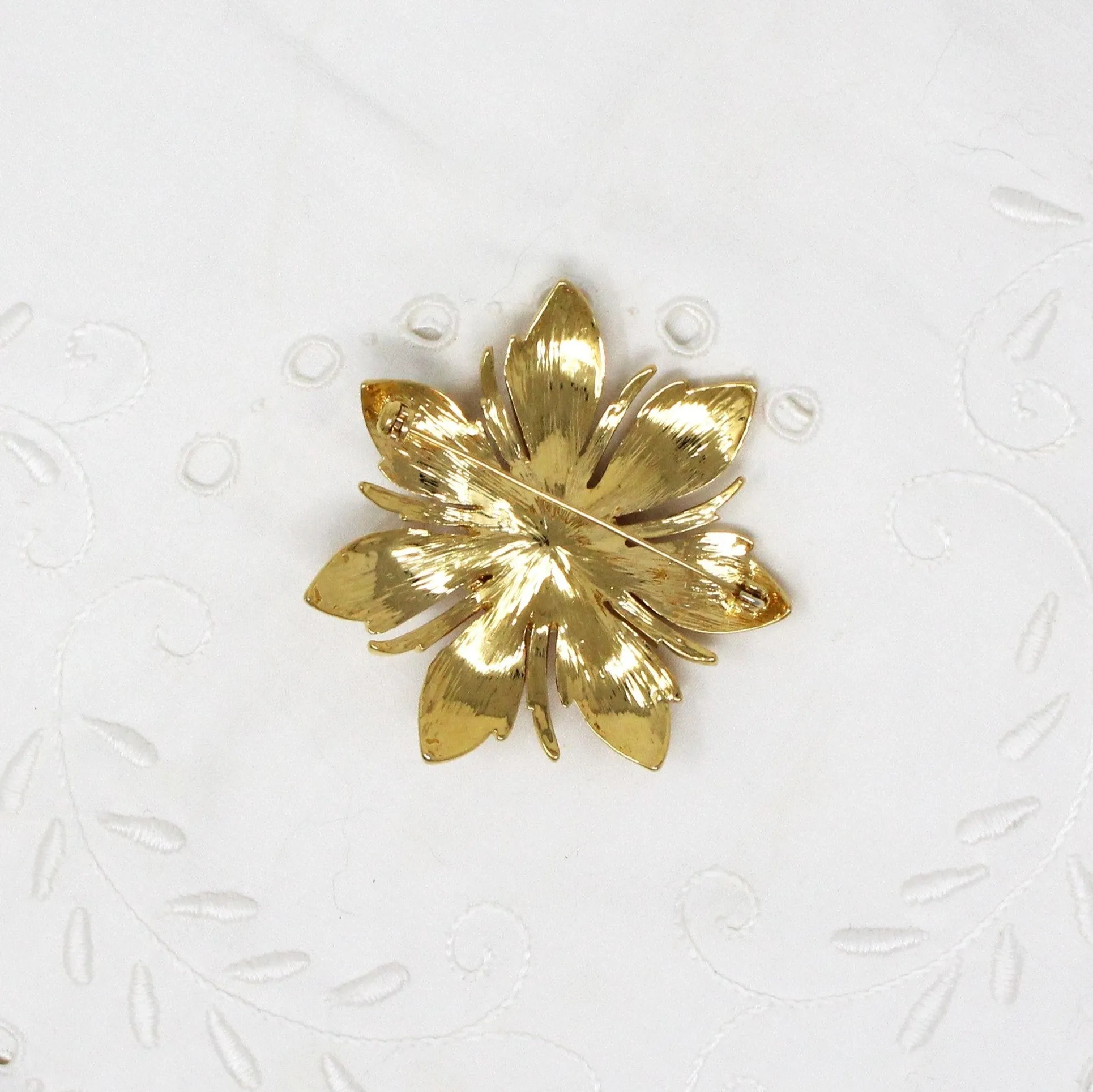 Brooch / Pin, Purple Rhinestones Flower, Large Purple Center & Lilac Petals, Gold-Tone