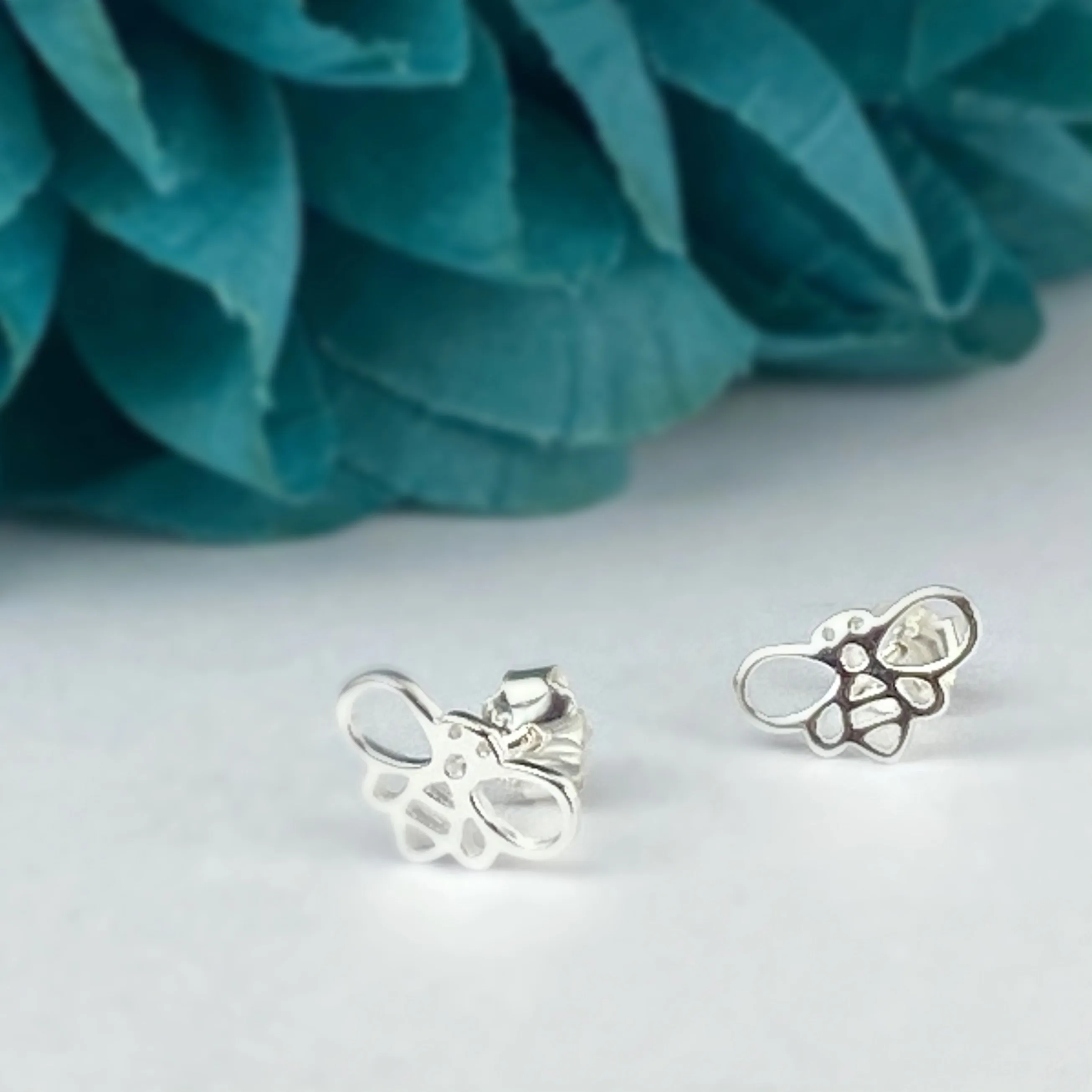 Delicate Bee Studs - VE629