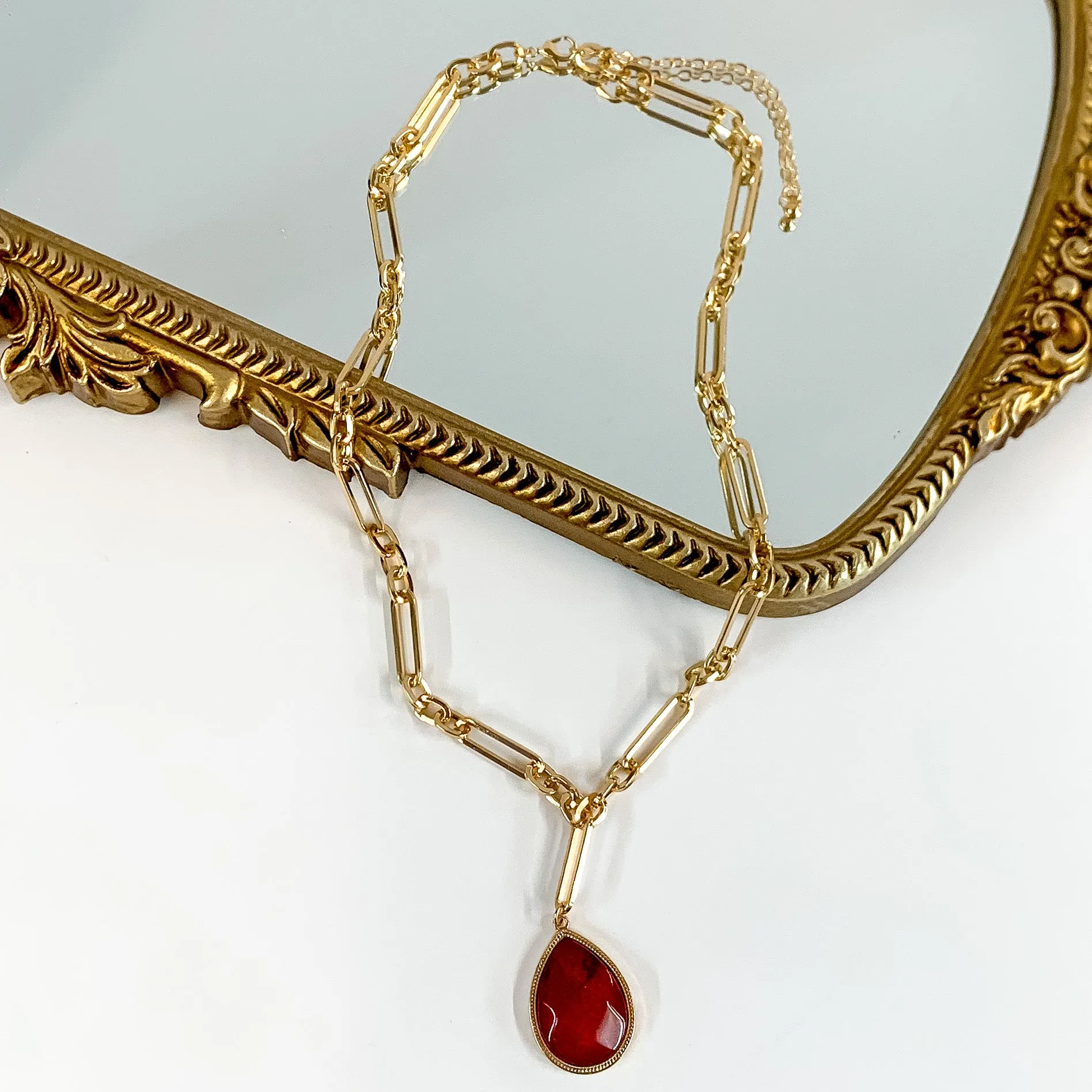 Gold Tone Chain Necklace with Pendant in Maroon