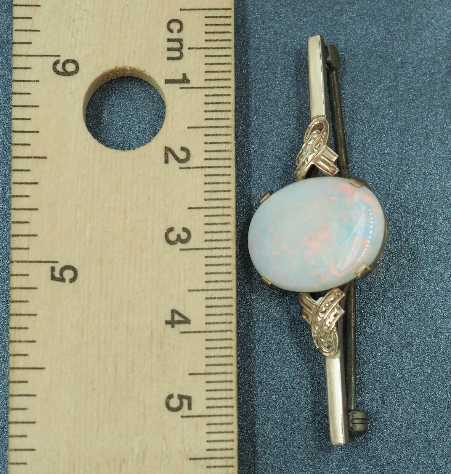 Opal 9ct Yellow Gold Brooch