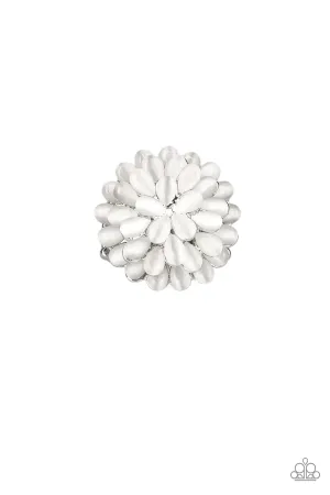 Paparazzi Ring ~ Bloomin Bloomer - White