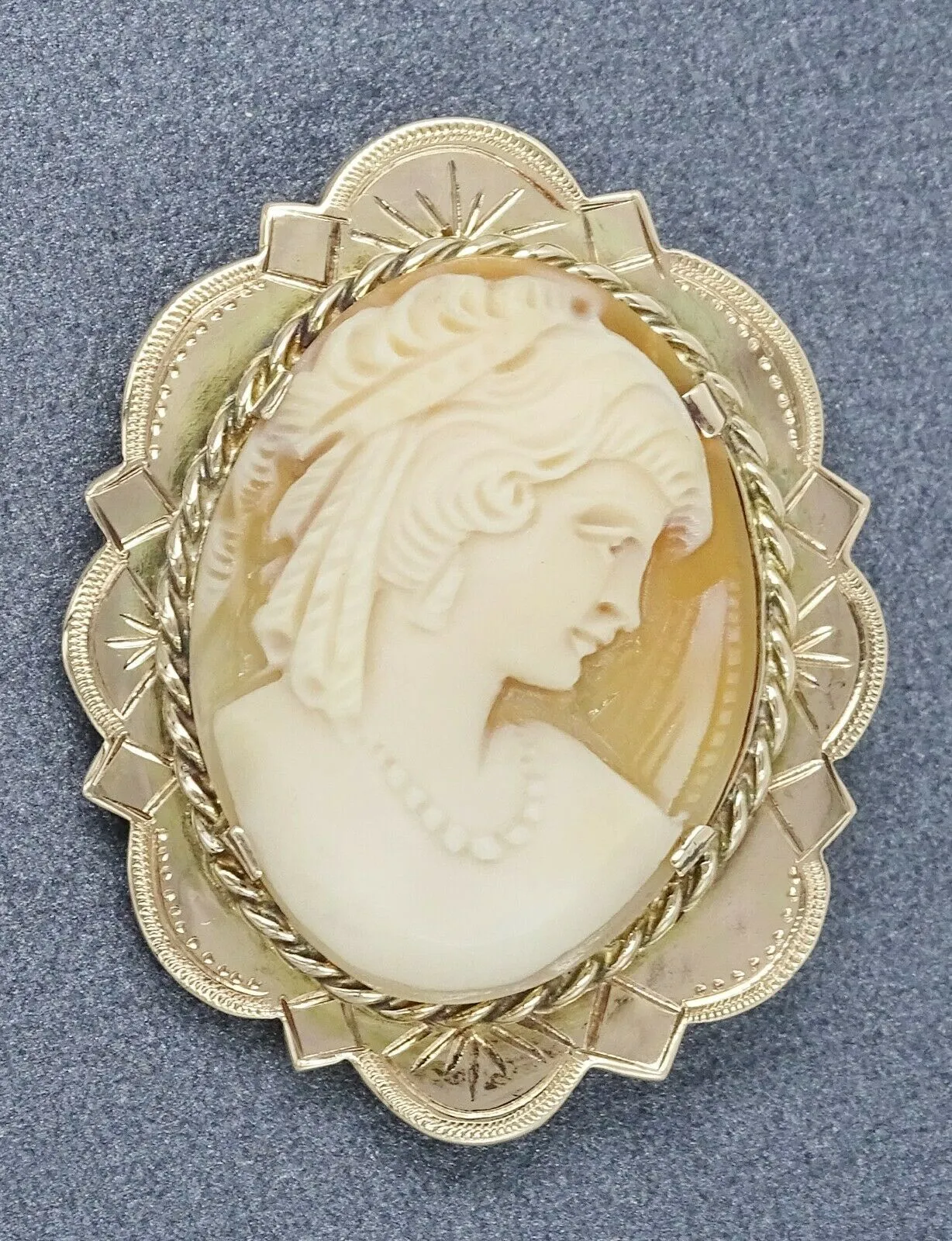 Shell Cameo 9ct Yellow Gold Brooch/Pendant