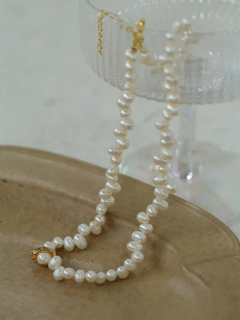 Staggered Pearl Clavicle Necklace