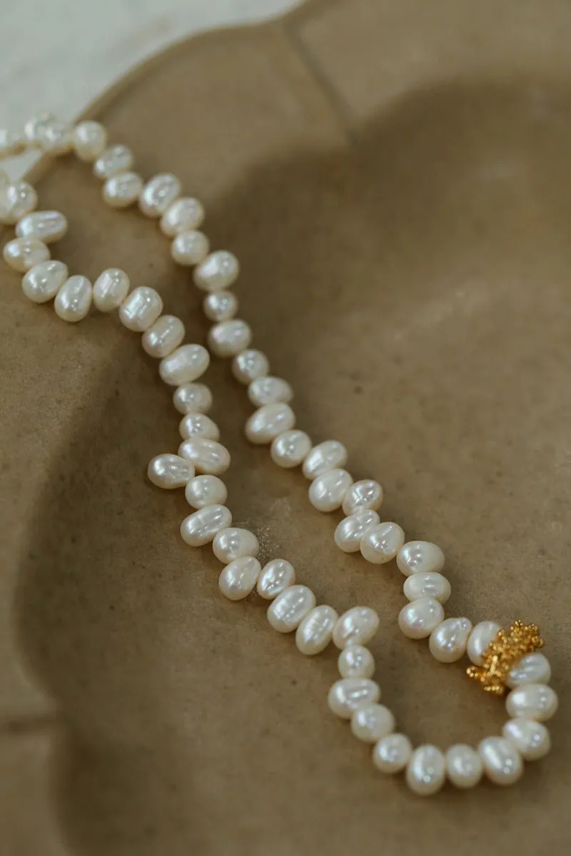 Staggered Pearl Clavicle Necklace