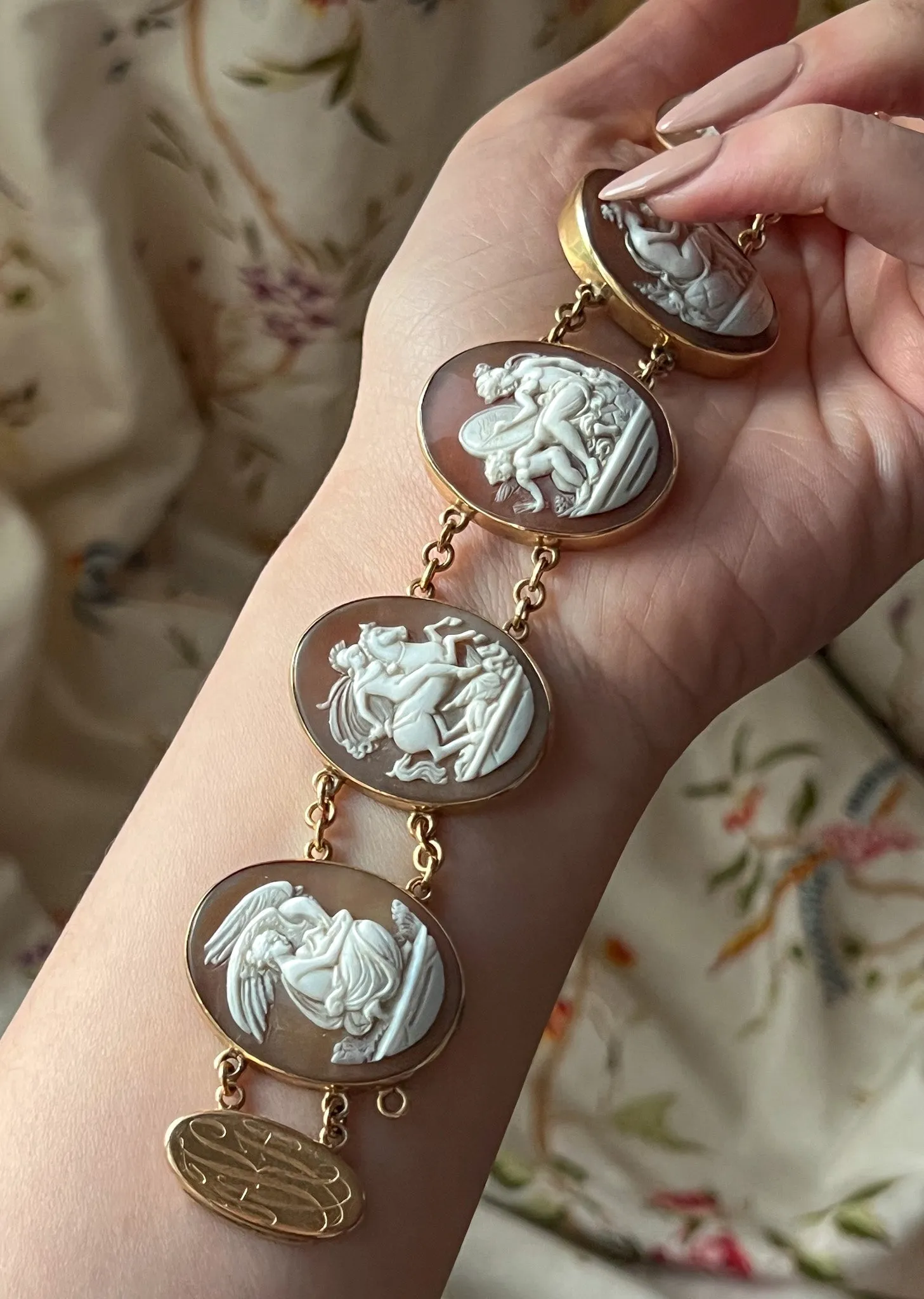 Stunning Edwardian Cameo Bracelet in 14ct