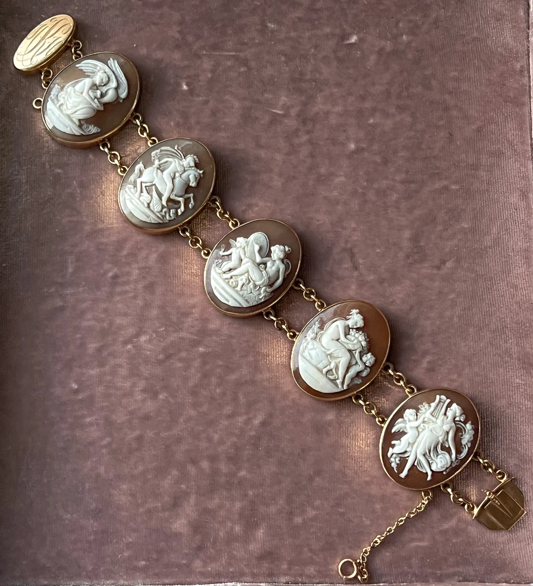 Stunning Edwardian Cameo Bracelet in 14ct