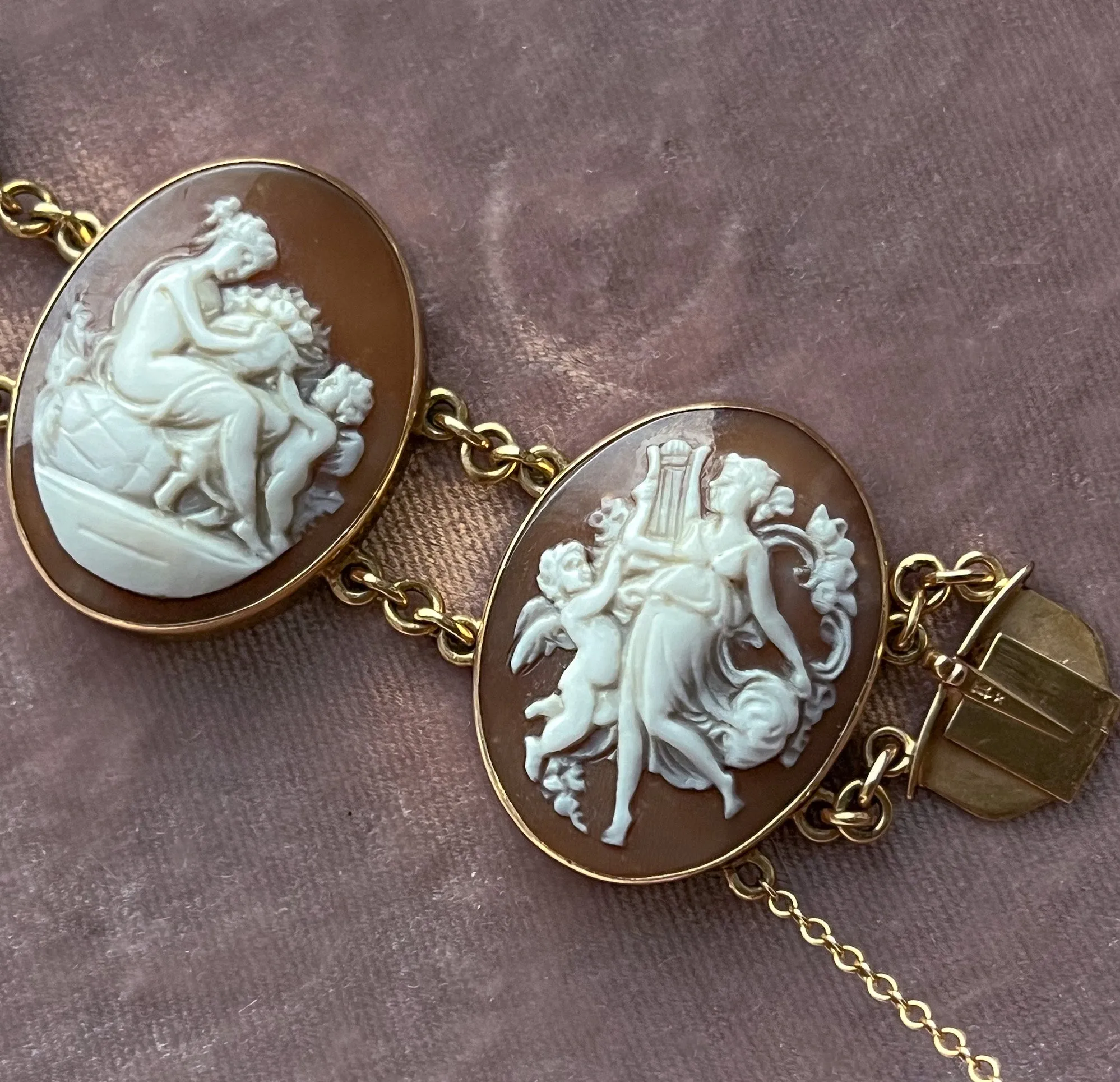 Stunning Edwardian Cameo Bracelet in 14ct